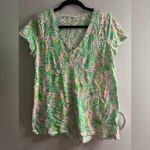 Lilly Pulitzer Etta V-Neck top in the Mandevilla Baby Fins and Flippers print